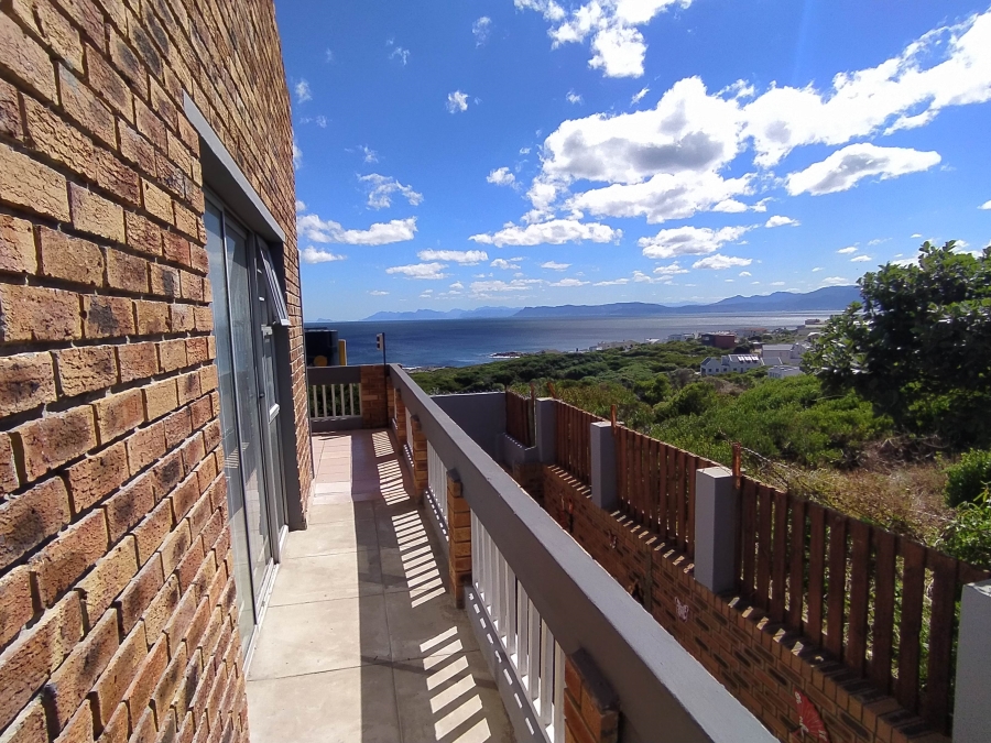 6 Bedroom Property for Sale in De Kelders Western Cape